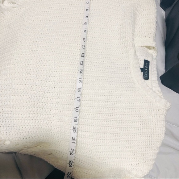 Derek Heart Sweater Side Cut Design - Picture 6 of 7